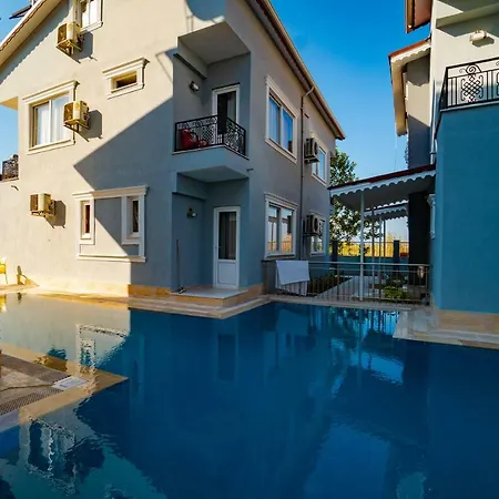 Akropolis Medusa Hotel 3*